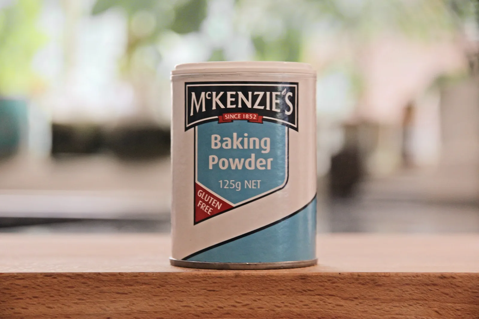 The Difference Between Baking Soda and Baking Powder for Cleaning