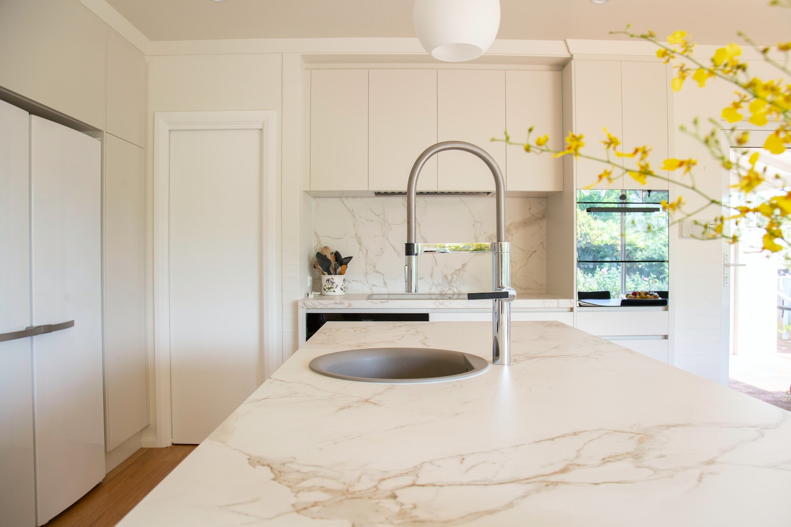The Difference Between Marble and Granite Countertops: Cleaning Tips