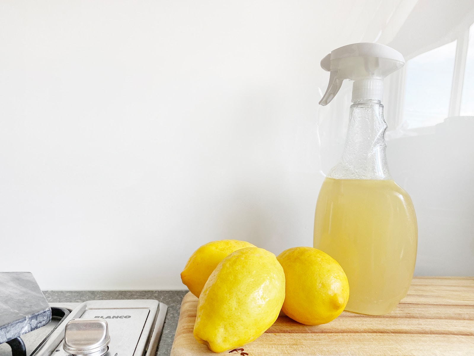Exploring the Difference Between Vinegar and Lemon Juice for Cleaning