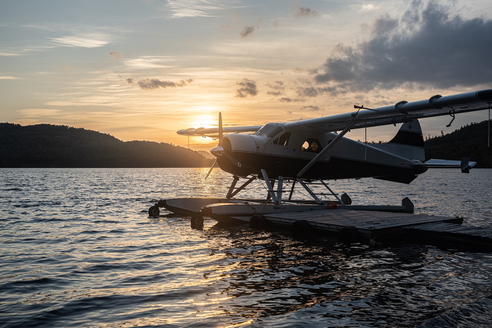 Difference Between Floatplanes and Flying Boats