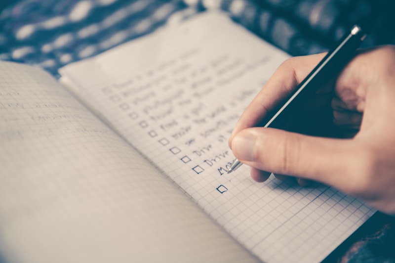 Difference Between Minimalism and Essentialism